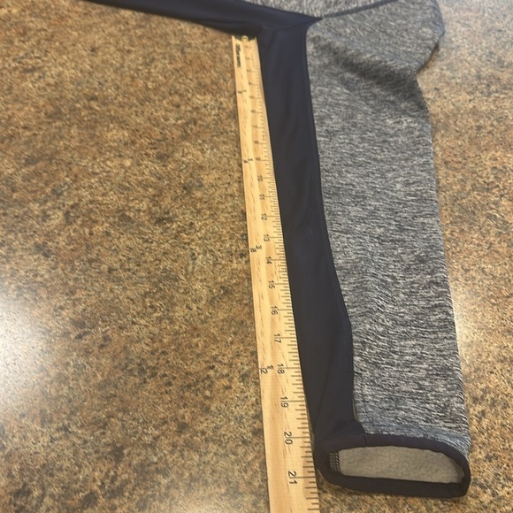 Under Armour Hooded Sweatshirt Womens Size Large Kangaroo Pocket Blue Pink - Picture 10 of 12